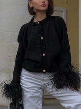 Cárdigan corto informal con plumas y empalme